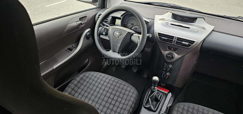Toyota iQ 1.0 vvti