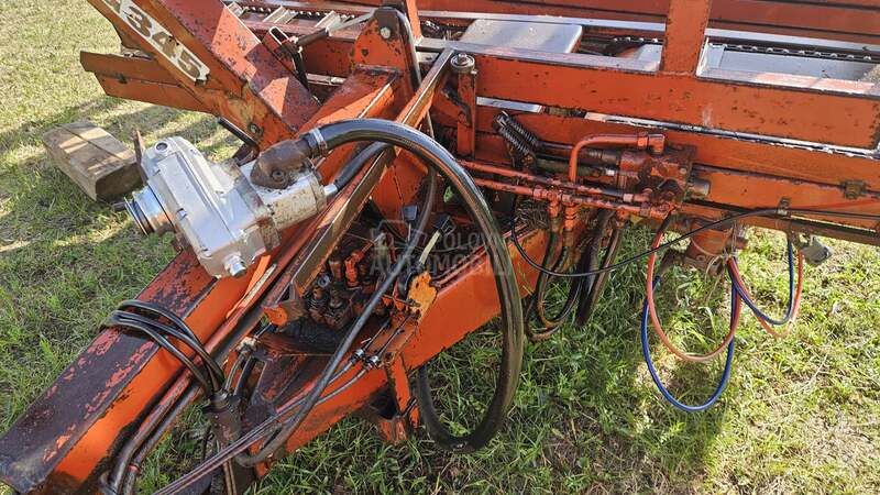 New Holland ommas