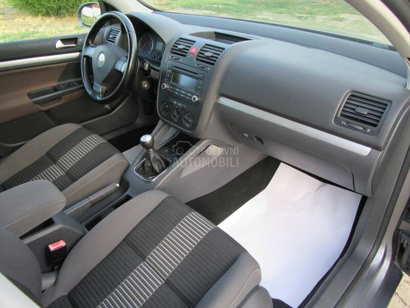Volkswagen Golf 5 1.6 B. SPORT NOV