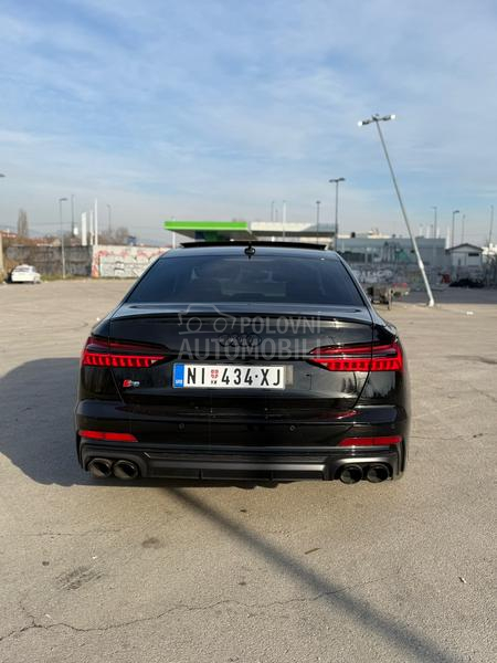 Audi S6 