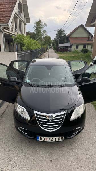 Lancia Ypsilon 