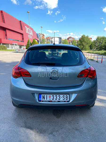 Opel Astra J COSMO