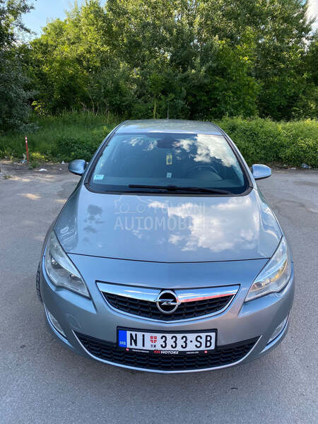 Opel Astra J COSMO