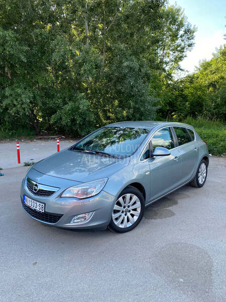 Opel Astra J COSMO