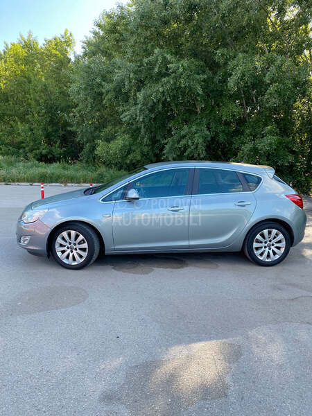Opel Astra J COSMO