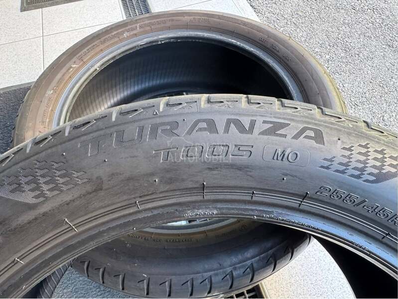Bridgestone 255/45 R19 Letnja