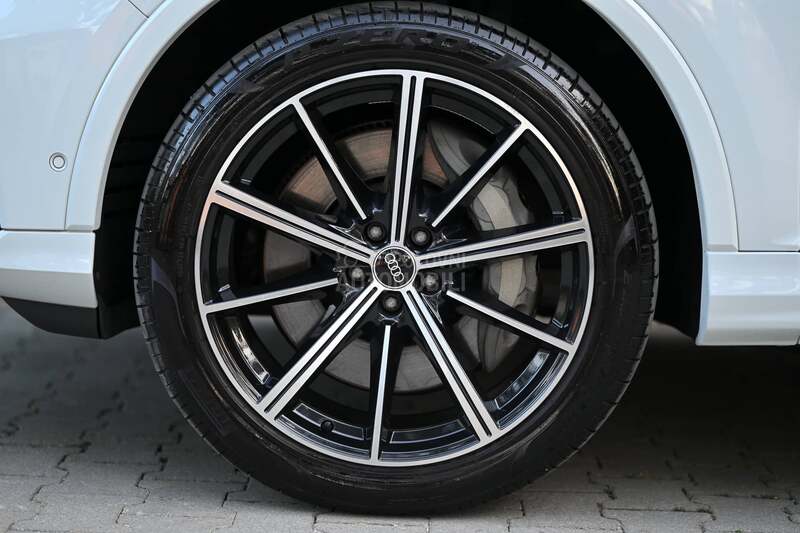 Audi Q7 55 TFSI e S Line