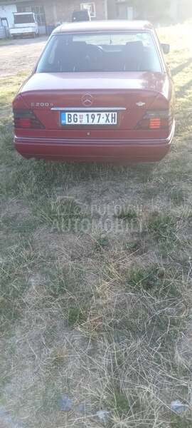 Mercedes Benz E 200 