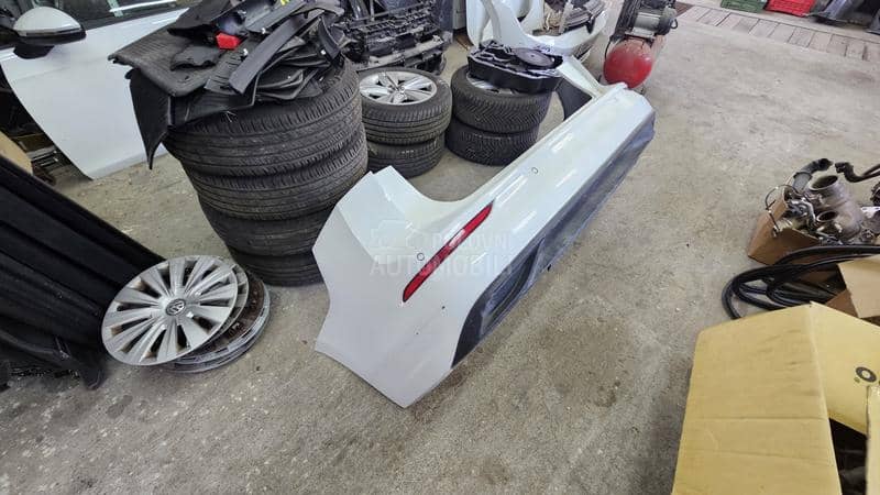 Zadnji branik golf 8