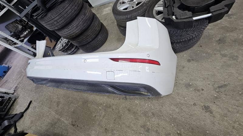 Zadnji branik golf 8