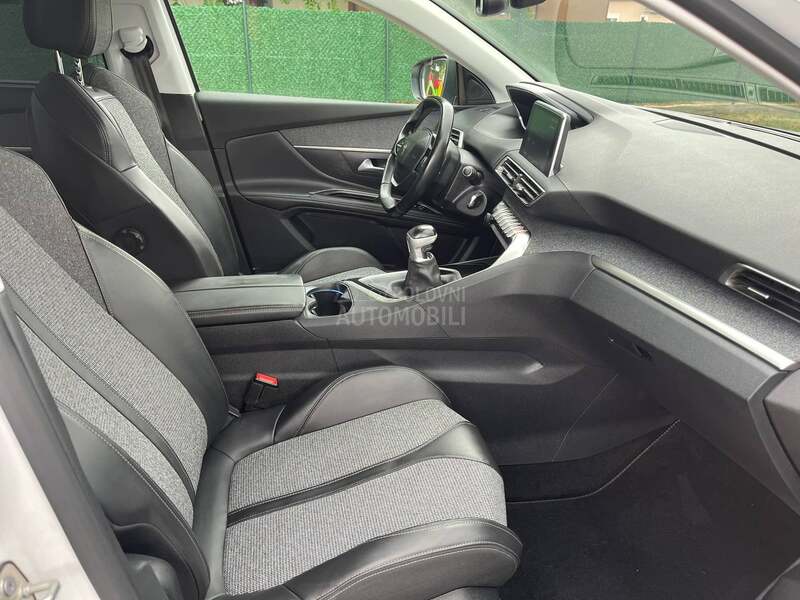 Peugeot 5008 1.2 ALLURE 130