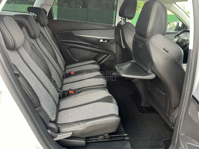 Peugeot 5008 1.2 ALLURE 130