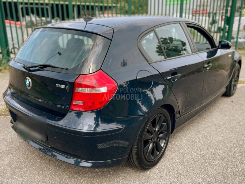 BMW 118 i E87 -  kompletan auto u delovima