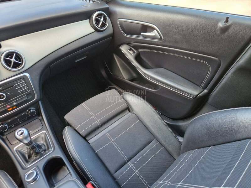 Mercedes Benz GLA 180 L E D   N A V I