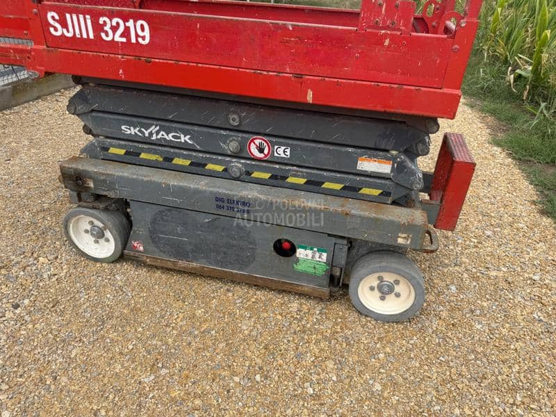 SkyJack 3219