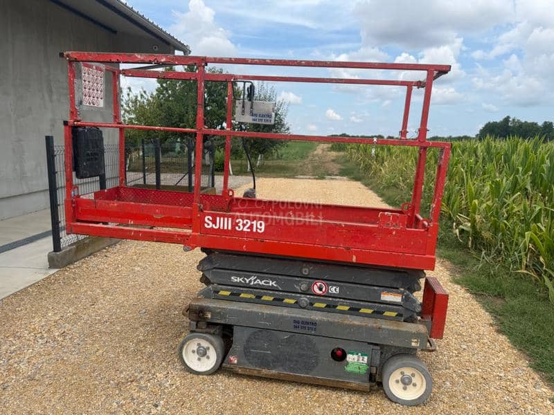 SkyJack 3219