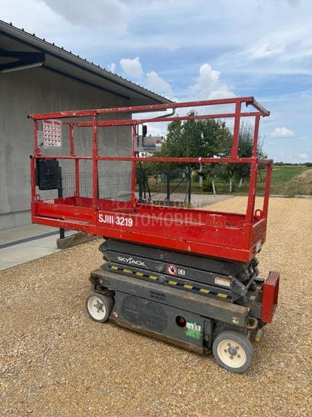 SkyJack 3219
