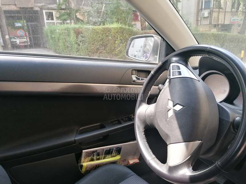 Mitsubishi Lancer 1.5 Invite