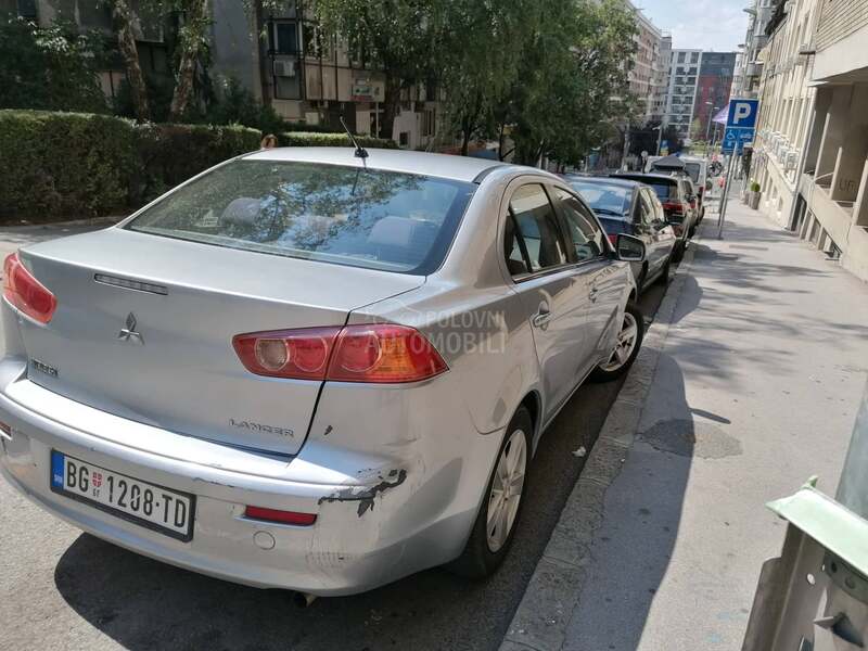 Mitsubishi Lancer 1.5 Invite