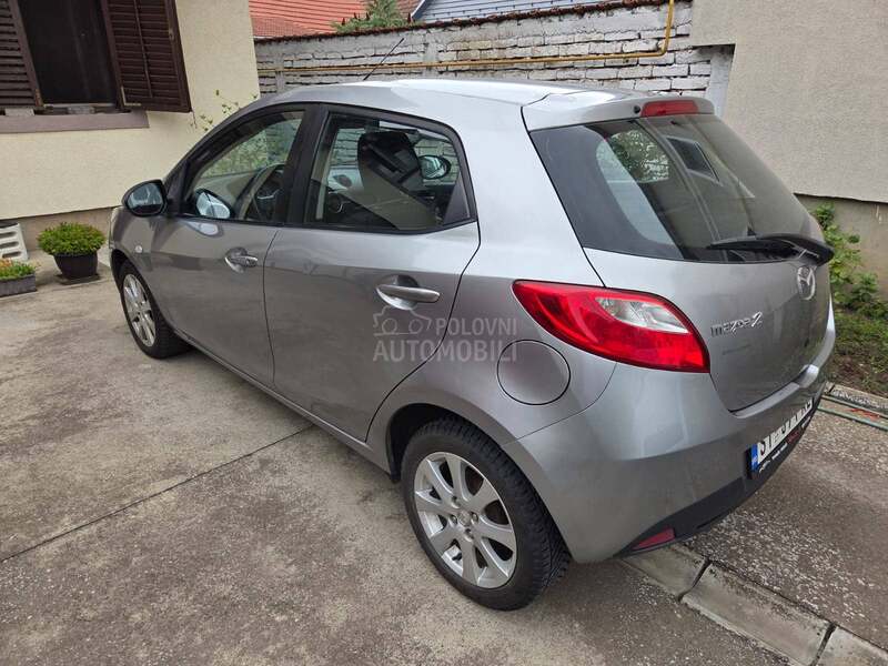Mazda 2 