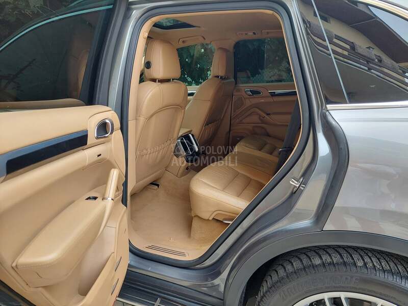 Porsche Cayenne KUPLJEN NOV U SRBIJI