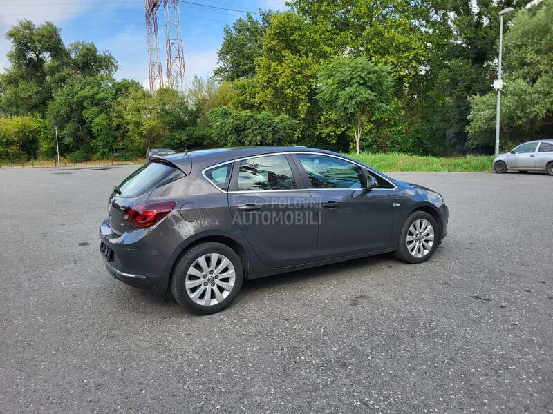 Opel Astra J cosmo
