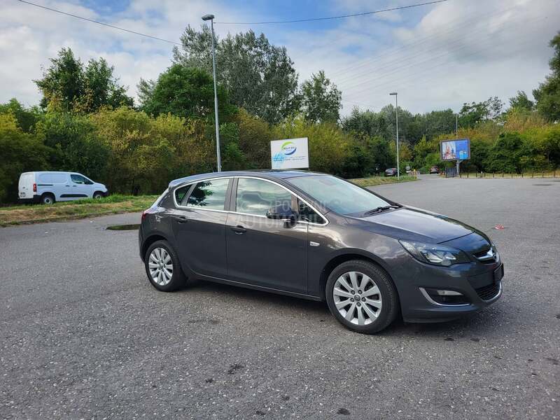 Opel Astra J cosmo