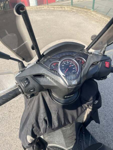 Honda SH 300A