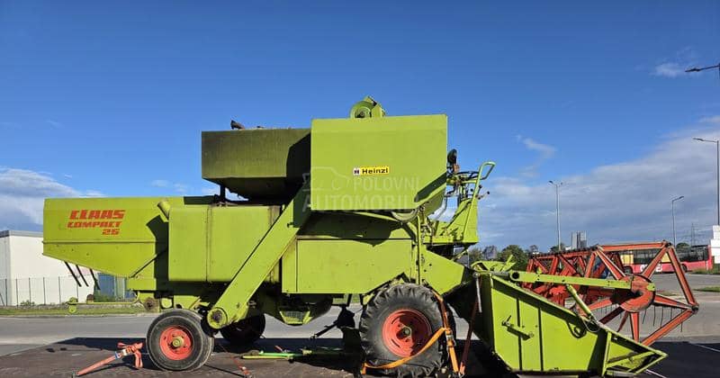 Claas COMPACT 25 Garažiran