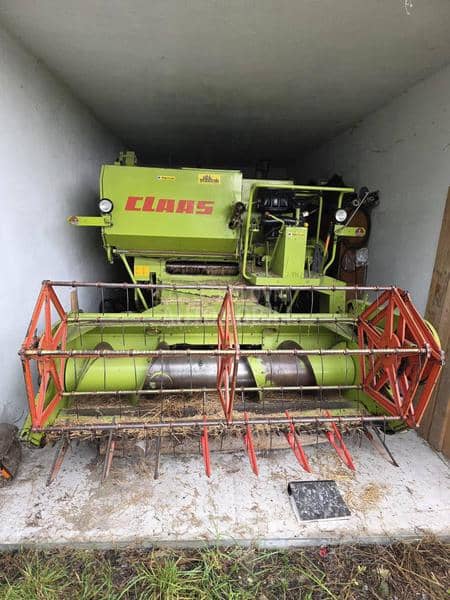 Claas COMPACT 25 Garažiran