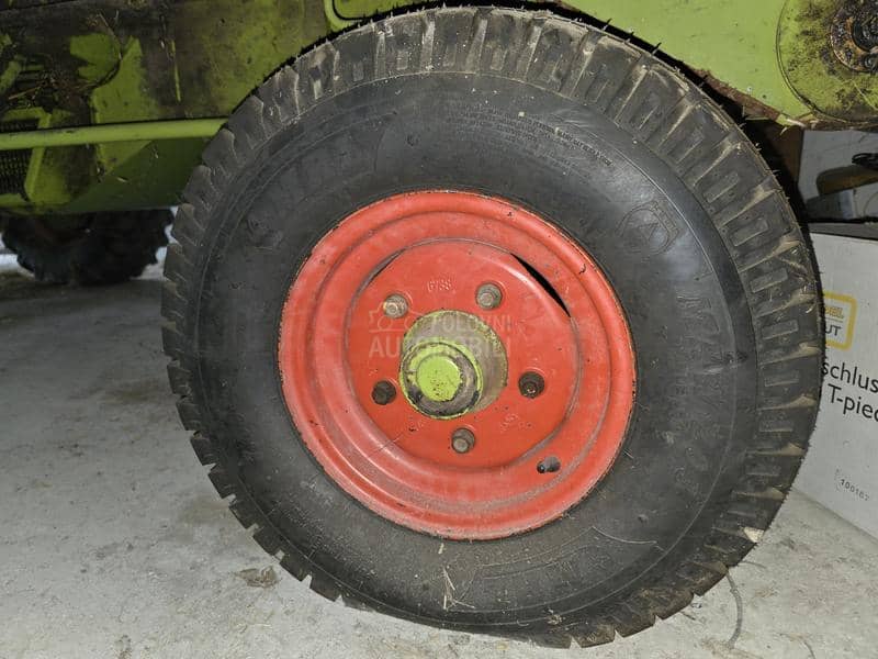 Claas COMPACT 25 Garažiran