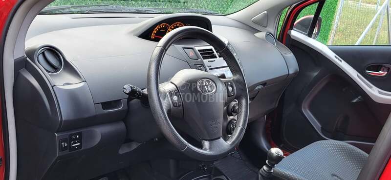 Toyota Yaris 1.3 b  138.000 K.M