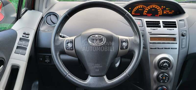 Toyota Yaris 1.3 b  138.000 K.M