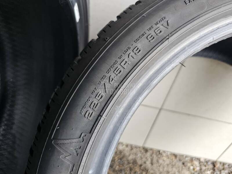 Dunlop 225/45 R18 Zimska