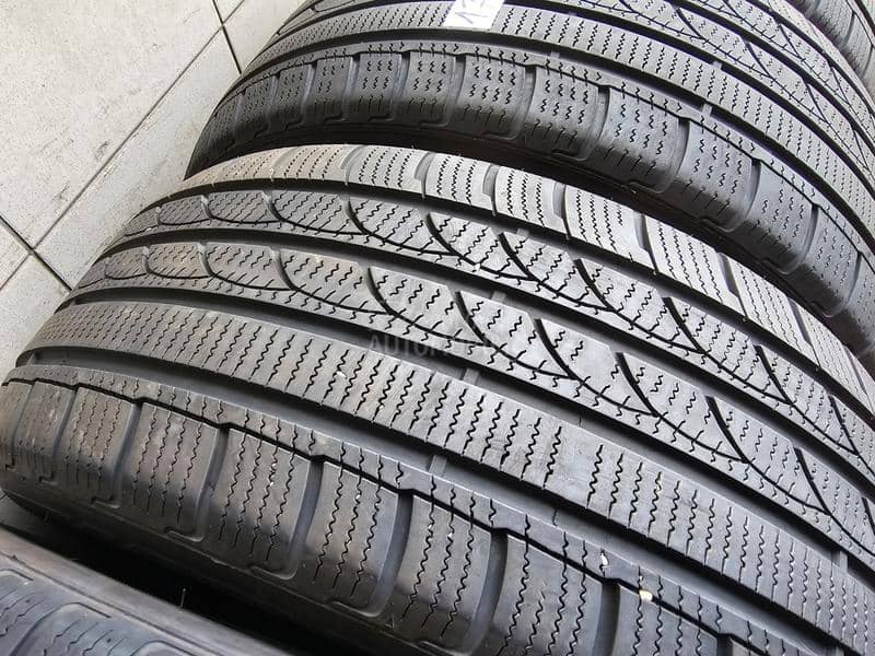 Tracmax 235/55 R17 Zimska