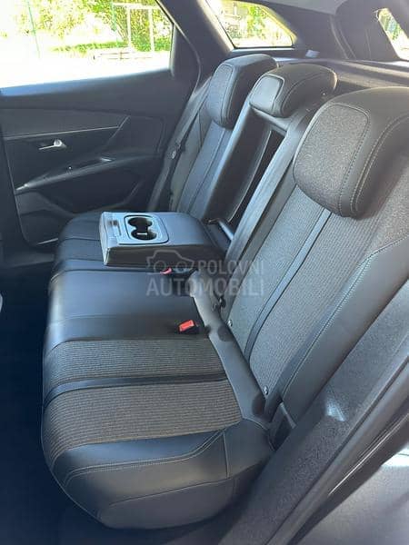 Peugeot 3008 ALLURE/AT8