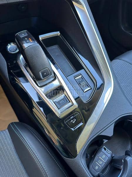 Peugeot 3008 ALLURE/AT8