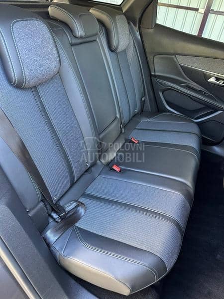 Peugeot 3008 ALLURE/AT8