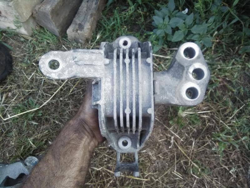 Nosac motora i menjaca