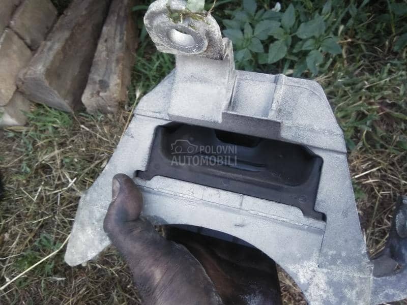 Nosac motora i menjaca