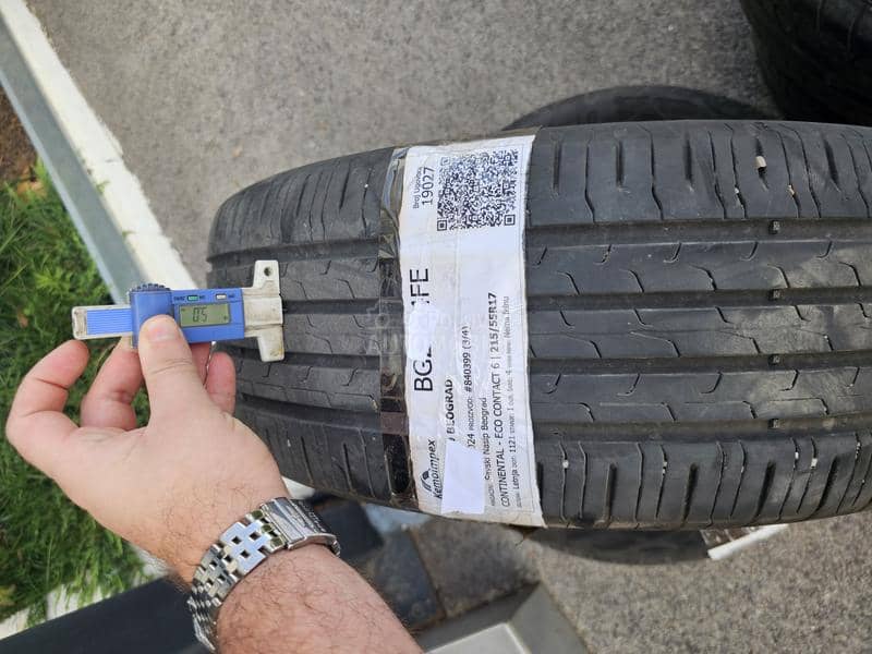Continental 215/55 R17 Letnja