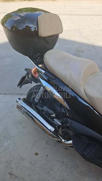 Piaggio Beverly Cruiser