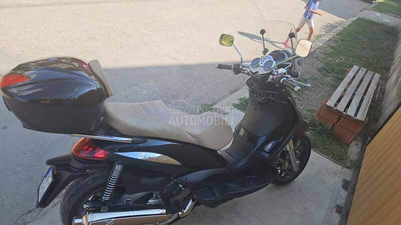 Piaggio Beverly Cruiser