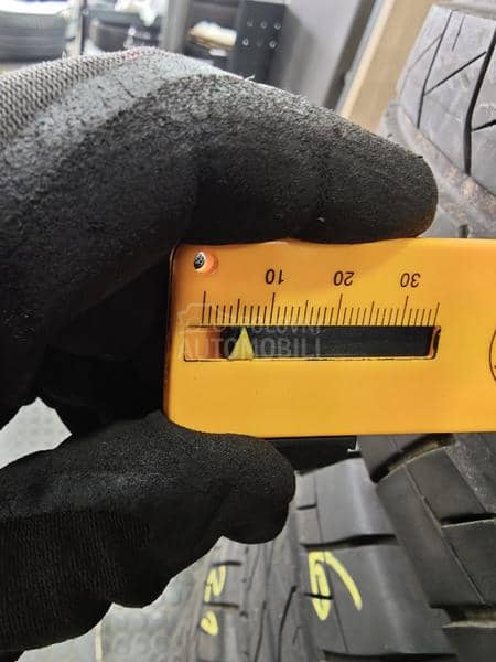 Bridgestone 215/60 R17 Zimska