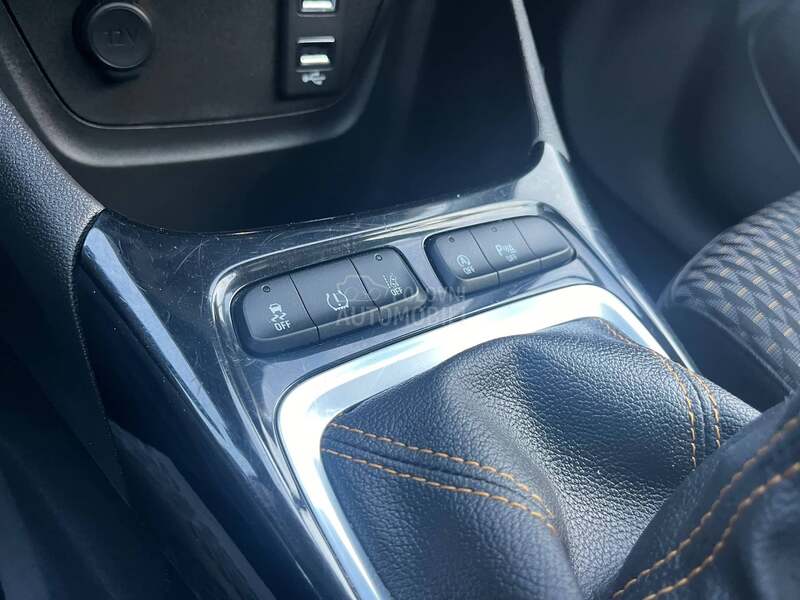 Opel Crossland X  LED/NAV/PANO