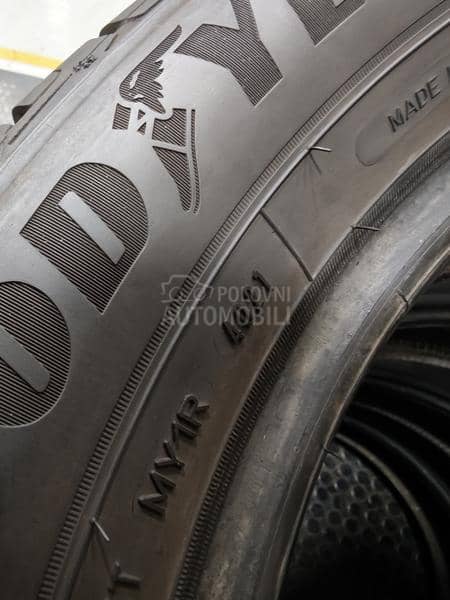 Goodyear 215/60 R17 Zimska