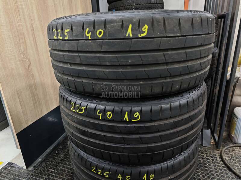 Continental 225/40 R19 Letnja