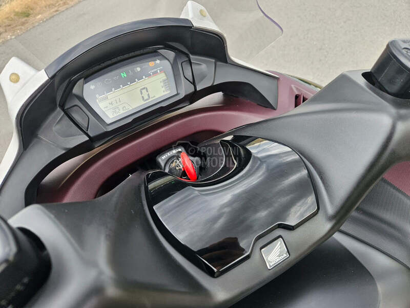 Honda NC 700D Integra