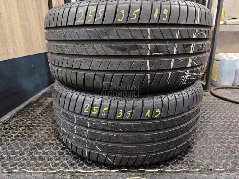 Bridgestone 255/35 R19 Letnja
