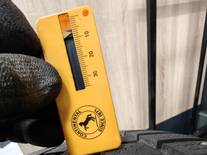 Continental 235/60 R18 Zimska